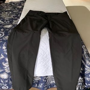 Black Eddie Bauer convertible hiking pants/shorts